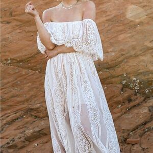Elegant Off-Shoulder Lace Dress Baltic born size medium